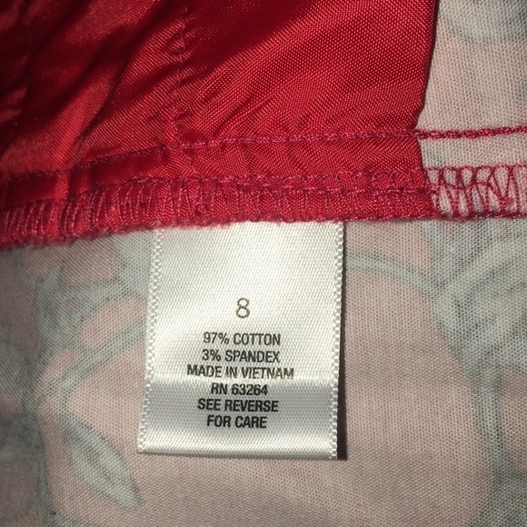 Roz & Ali red print ankle length pants Wide waistband belt loops Front zip 8p
C - Picture 7 of 8